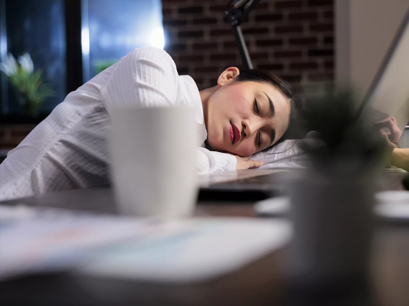 علت بی حالی و خواب آلودگی در زنان