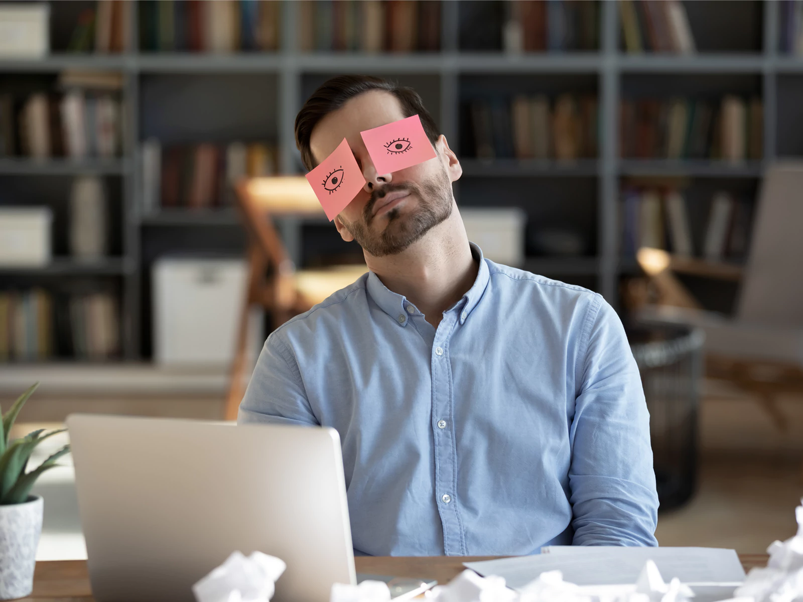 خوابیدن در اداره به علت نارکولپسی