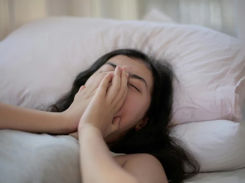 علت كف كردن دهان در خواب بزرگسالان