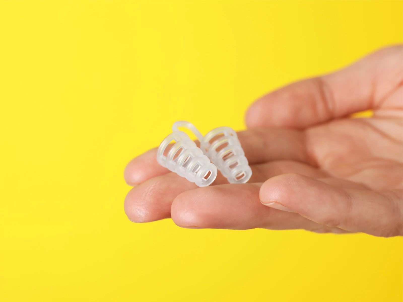 تصویر نوزونت در دست